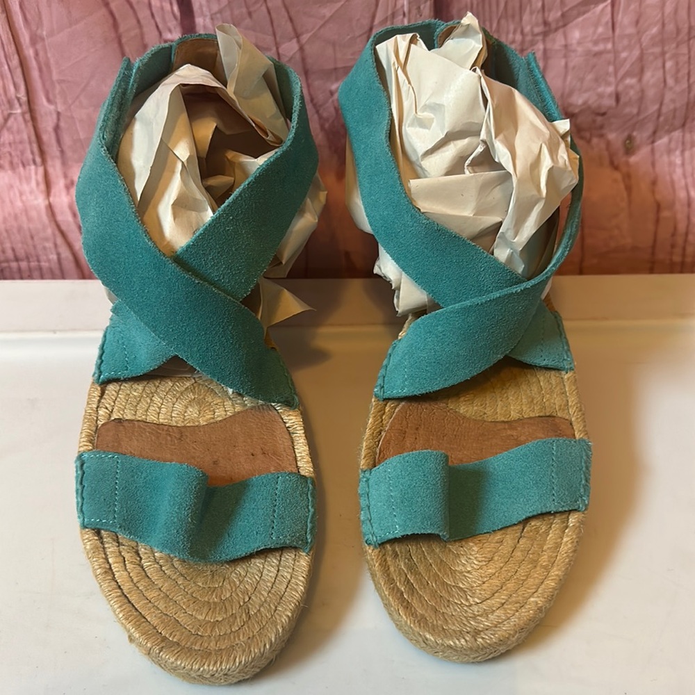 UGG Mila flat sandal